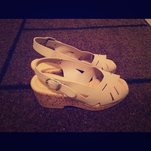 Comfy Naturalizer/Life Stride Sandals